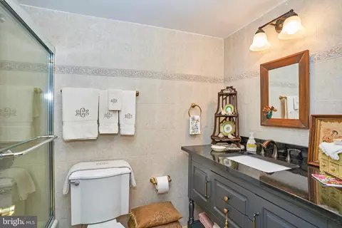 Bath - 8360 Greensboro Dr #221, Mclean, VA 22102 photo 2 of 2