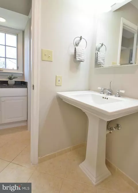 8720 Evangel Dr, Springfield, VA 22153 photo 27