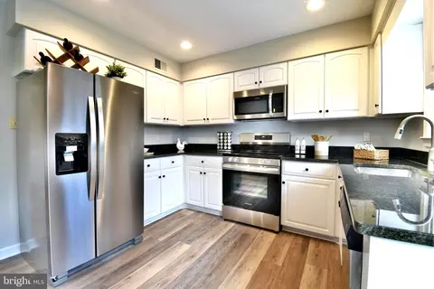 8720 Evangel Dr, Springfield, VA 22153 photo 17