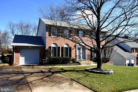 8720 Evangel Dr, Springfield, VA 22153 photo 3