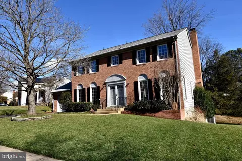 8720 Evangel Dr, Springfield, VA 22153 photo 4