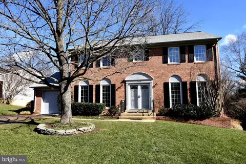8720 Evangel Dr, Springfield, VA 22153