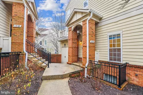 1330 Garden Wall Cir #402, Reston, VA 20194