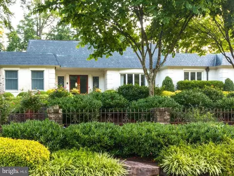 6618 Van Winkle Dr, Falls Church, VA 22044