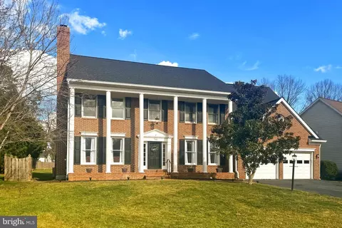 710 Huntsman Pl, Herndon, VA 20170