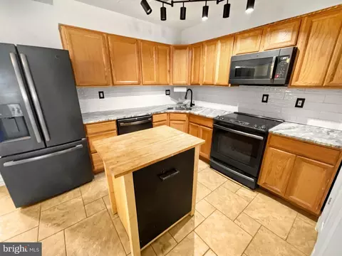 2268 White Cornus Ln, Reston, VA 20191 photo 8