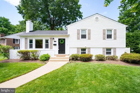 8404 Crowley Pl, Alexandria, VA 22308
