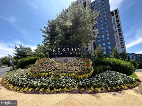 Exterior - 11717 Decade Ct, Reston, VA 20191 photo 9 of 11