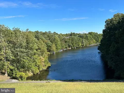 View/Area - 11717 Decade Ct, Reston, VA 20191 photo 2 of 12