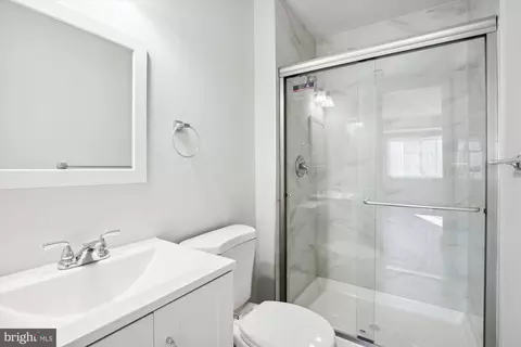 Bath - 11717 Decade Ct, Reston, VA 20191 photo 4 of 5