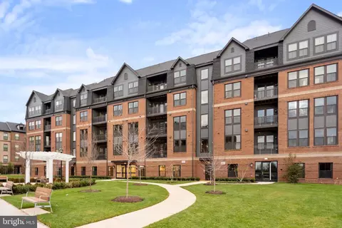 3927 Fair Ridge Dr #303, Fairfax, VA 22033