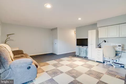 Living - 7325 Stream Way, Springfield, VA 22152 photo 5 of 5