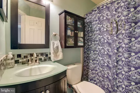 Bath - 7325 Stream Way, Springfield, VA 22152 photo 4 of 4