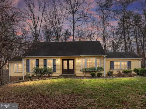 8215 Cub Den Ct, Clifton, VA 20124
