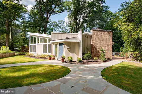2002 Bedford Ln, Alexandria, VA 22307