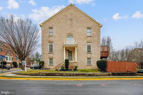 6400 Gladys May Ln, Alexandria, VA 22310
