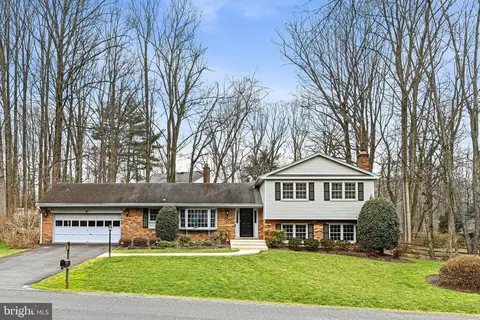 3040 Bronzegate Ct, Herndon, VA 20171