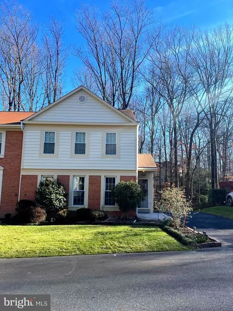 9900 Hemlock Woods Ln, Burke, VA 22015