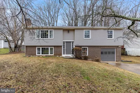 2633 Jackson Dr, Falls Church, VA 22043