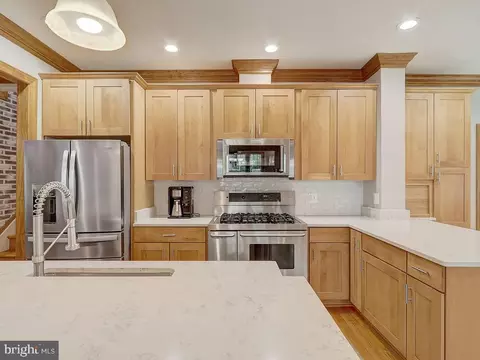 Kitchen - 6612 Ridgeway Dr, Springfield, VA 22150 photo 5 of 17