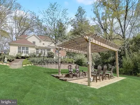 View/Area - 6612 Ridgeway Dr, Springfield, VA 22150 photo 1 of 3