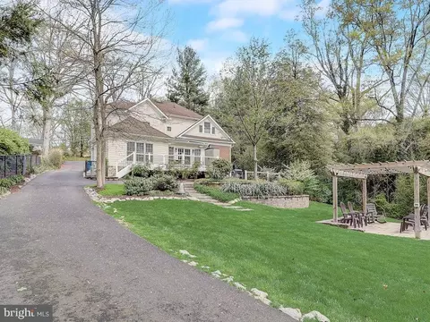 View/Area - 6612 Ridgeway Dr, Springfield, VA 22150 photo 3 of 3