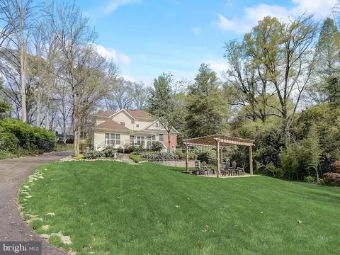 Exterior - 6612 Ridgeway Dr, Springfield, VA 22150 photo 5 of 26