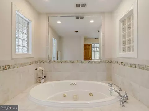 Bath - 6612 Ridgeway Dr, Springfield, VA 22150 photo 14 of 22