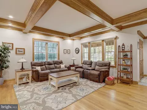 Living - 6612 Ridgeway Dr, Springfield, VA 22150 photo 2 of 10