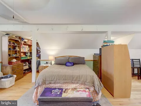 Bedroom - 6612 Ridgeway Dr, Springfield, VA 22150 photo 15 of 18