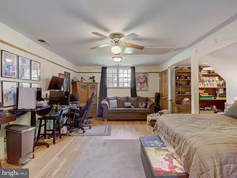 Bedroom - 6612 Ridgeway Dr, Springfield, VA 22150 photo 17 of 18