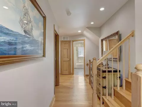 Entry Way - 6612 Ridgeway Dr, Springfield, VA 22150 photo 8 of 9
