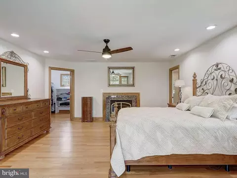 Bedroom - 6612 Ridgeway Dr, Springfield, VA 22150 photo 9 of 18