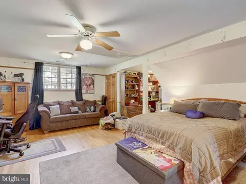 Bedroom - 6612 Ridgeway Dr, Springfield, VA 22150 photo 16 of 18
