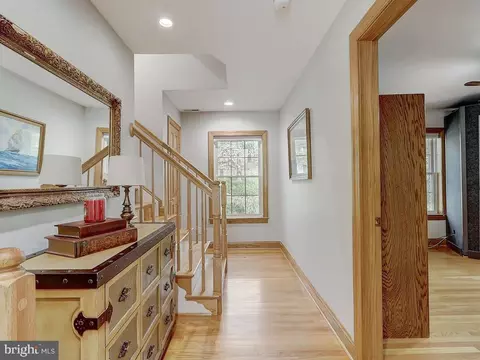 Entry Way - 6612 Ridgeway Dr, Springfield, VA 22150 photo 7 of 9