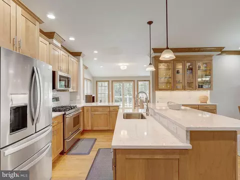 Kitchen - 6612 Ridgeway Dr, Springfield, VA 22150 photo 2 of 17