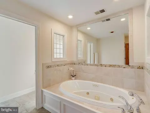 Bath - 6612 Ridgeway Dr, Springfield, VA 22150 photo 13 of 22