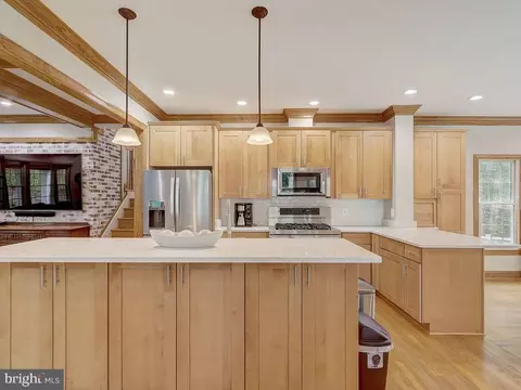 Kitchen - 6612 Ridgeway Dr, Springfield, VA 22150 photo 4 of 17