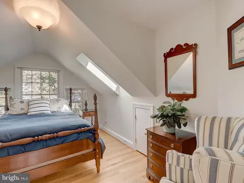 Bedroom - 6612 Ridgeway Dr, Springfield, VA 22150 photo 11 of 18