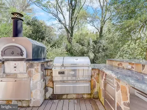 Exterior - 6612 Ridgeway Dr, Springfield, VA 22150 photo 17 of 26