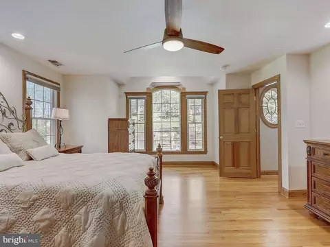 Bedroom - 6612 Ridgeway Dr, Springfield, VA 22150 photo 7 of 18