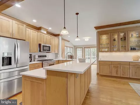 Kitchen - 6612 Ridgeway Dr, Springfield, VA 22150 photo 1 of 17
