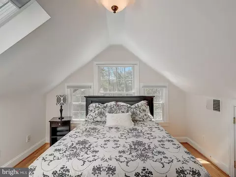 Bedroom - 6612 Ridgeway Dr, Springfield, VA 22150 photo 13 of 18