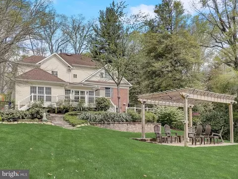 Exterior - 6612 Ridgeway Dr, Springfield, VA 22150 photo 6 of 26