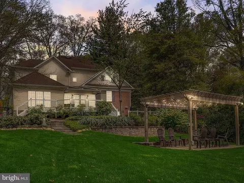 Exterior - 6612 Ridgeway Dr, Springfield, VA 22150 photo 11 of 26
