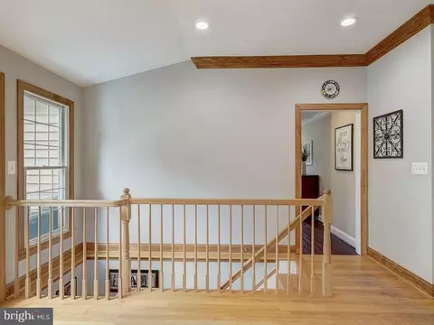 Entry Way - 6612 Ridgeway Dr, Springfield, VA 22150 photo 3 of 9