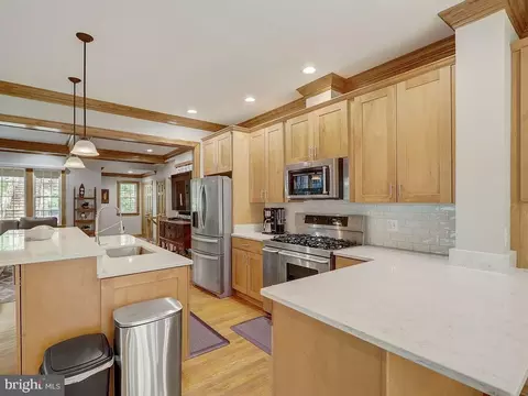 Kitchen - 6612 Ridgeway Dr, Springfield, VA 22150 photo 6 of 17