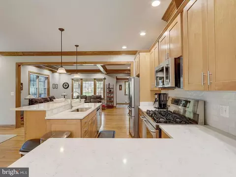 Kitchen - 6612 Ridgeway Dr, Springfield, VA 22150 photo 7 of 17