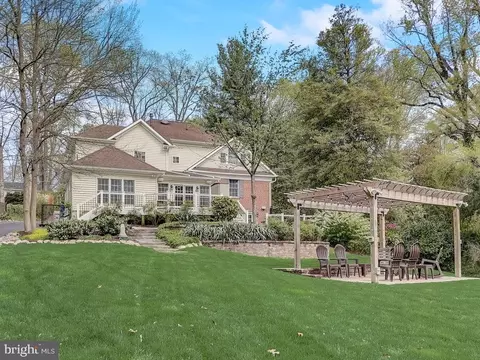 Exterior - 6612 Ridgeway Dr, Springfield, VA 22150 photo 4 of 26