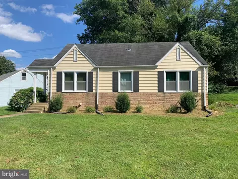 6937 Regent Ln, Falls Church, VA 22042